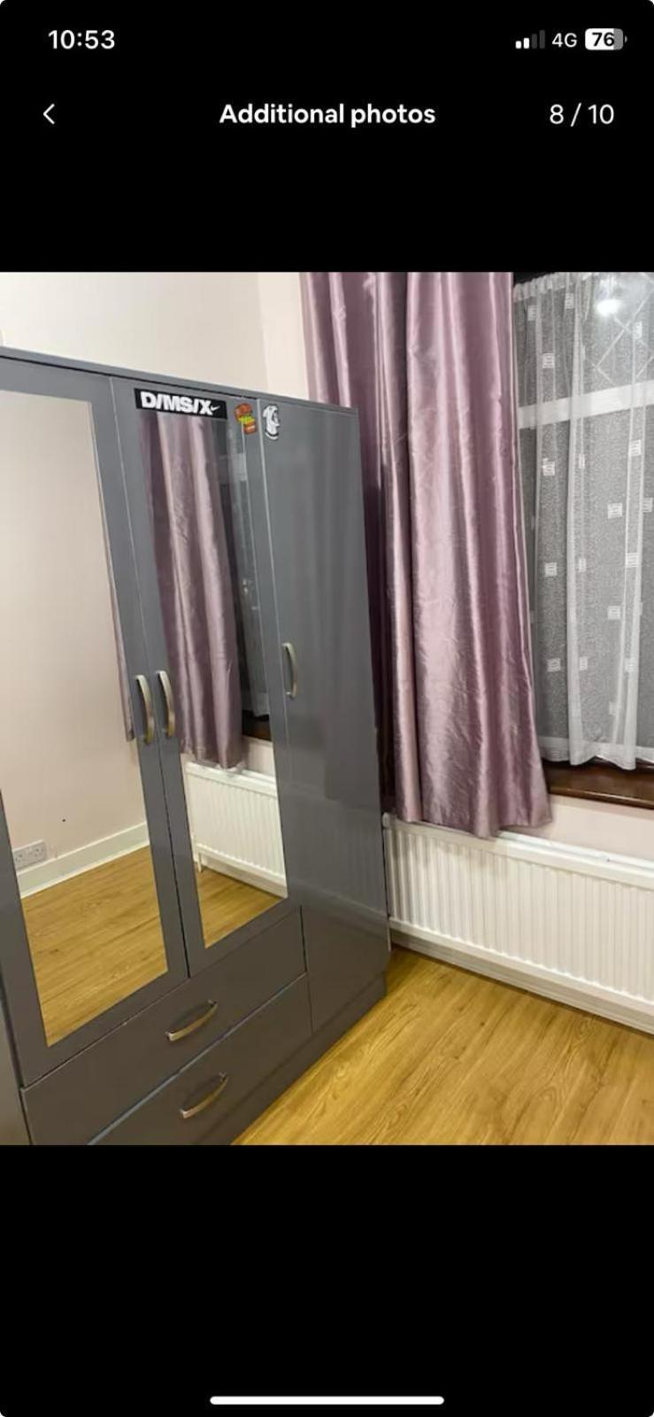 Проживание в семье Kynance Gardens Female Only Станмор